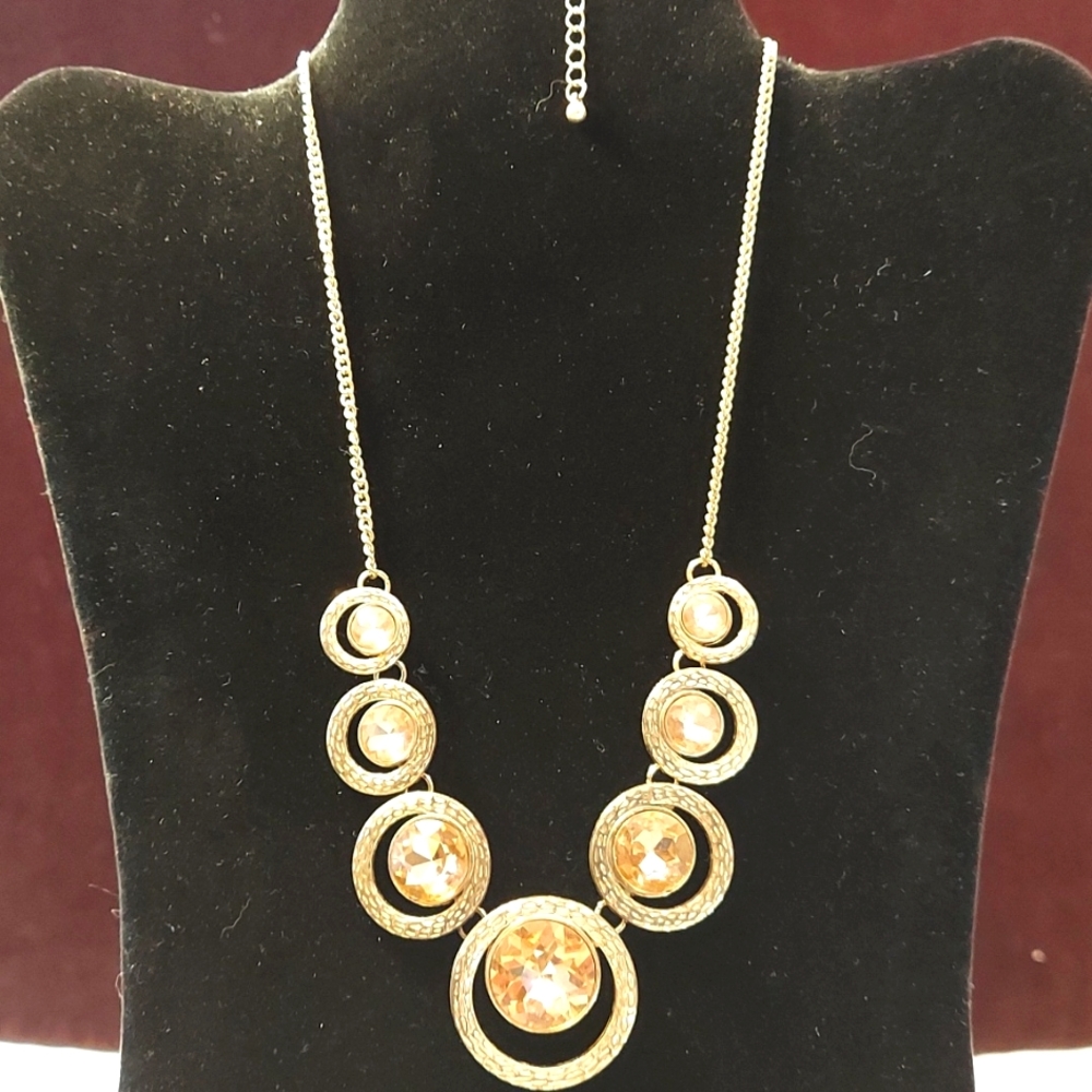 Necklace Peachy Rhinestones & Goldtone‎ chain